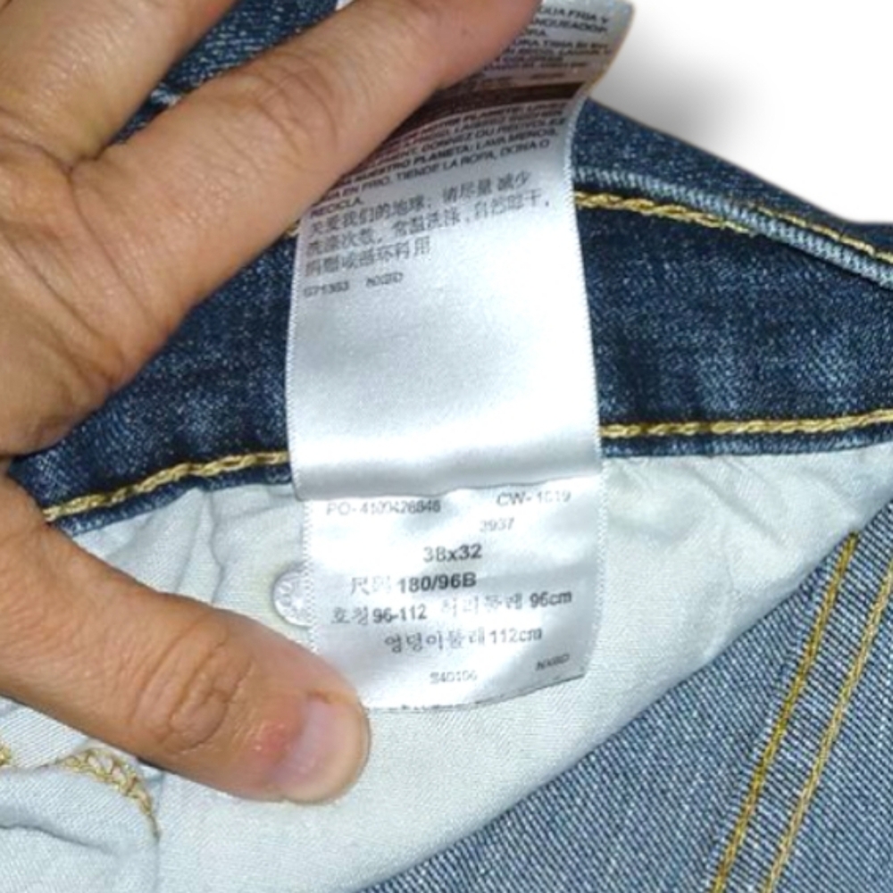 Pre-loved Levi's Signature 561 Relaxed Denim, Size 38/32 - Picture 3 of 3